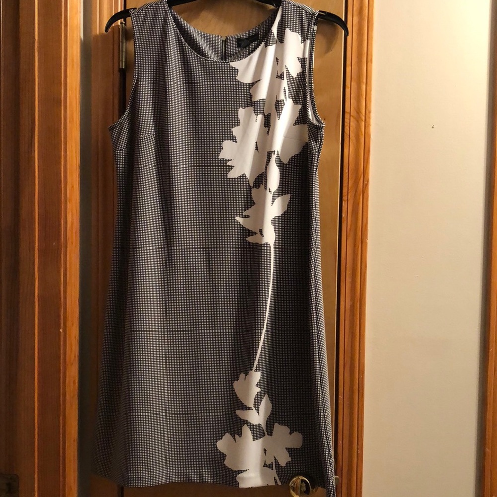 Worthington XL Black and white colors. Zipper back.